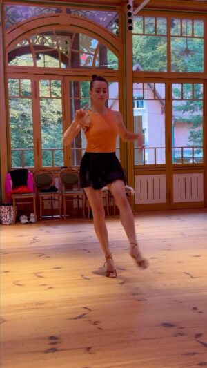 Gabriela Marcinková Instagram - Zázračný víkend sa mi stal! Ďakujem @dansovia_tanecna_akademia a všetci výnimoční ľudia, ktorých som spoznala. A @zuzanavackova mi vyrobila takúto spomienku ❤️💃💪