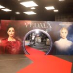 Gabriela Marcinková Instagram - Premiéra minisérie Vedma. My sme to videli na veľkom plátne, vy máte od 16.6. možnosť na voyo. Som veľmi vďačná, že som mohla byť súčasťou tímu, ktorý opäť trochu posunul možnosti našej seriálovej tvorby. A na premiéru ma vychystali @idasandor (ako vzdy) a @tomasvida.makeup (ako občas) 💜 Kto môžete, pozrite si to a dajte vedieť svoj názor. @voyo.sk @tvmarkizaofficial