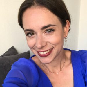 Gabriela Marcinková Instagram - Keď máš kamošku, ktorá ti aj dieťa postráži, aj zdravé raňajky prinesie a ty môžeš točiť Pána profesora. Ďakujem @emmka.marton Odporúčam @probowlba A teším sa na @panprofesor.markiza ❤️