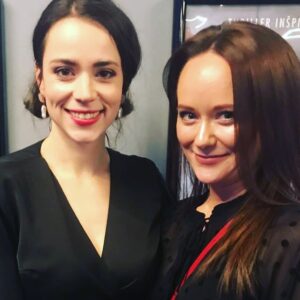 Gabriela Marcinková Instagram - Film si už žije svojím životom... ale iné som chcela. @sumne.kniznicaoblecenia je môj nový objav a ďakujem dievčatám Domi a Evke, že niečo také vymysleli. Cítila som sa tak “šumne”, ako sa len pri “Svini” dalo. #filmsvina  #premiera #pjekneveci