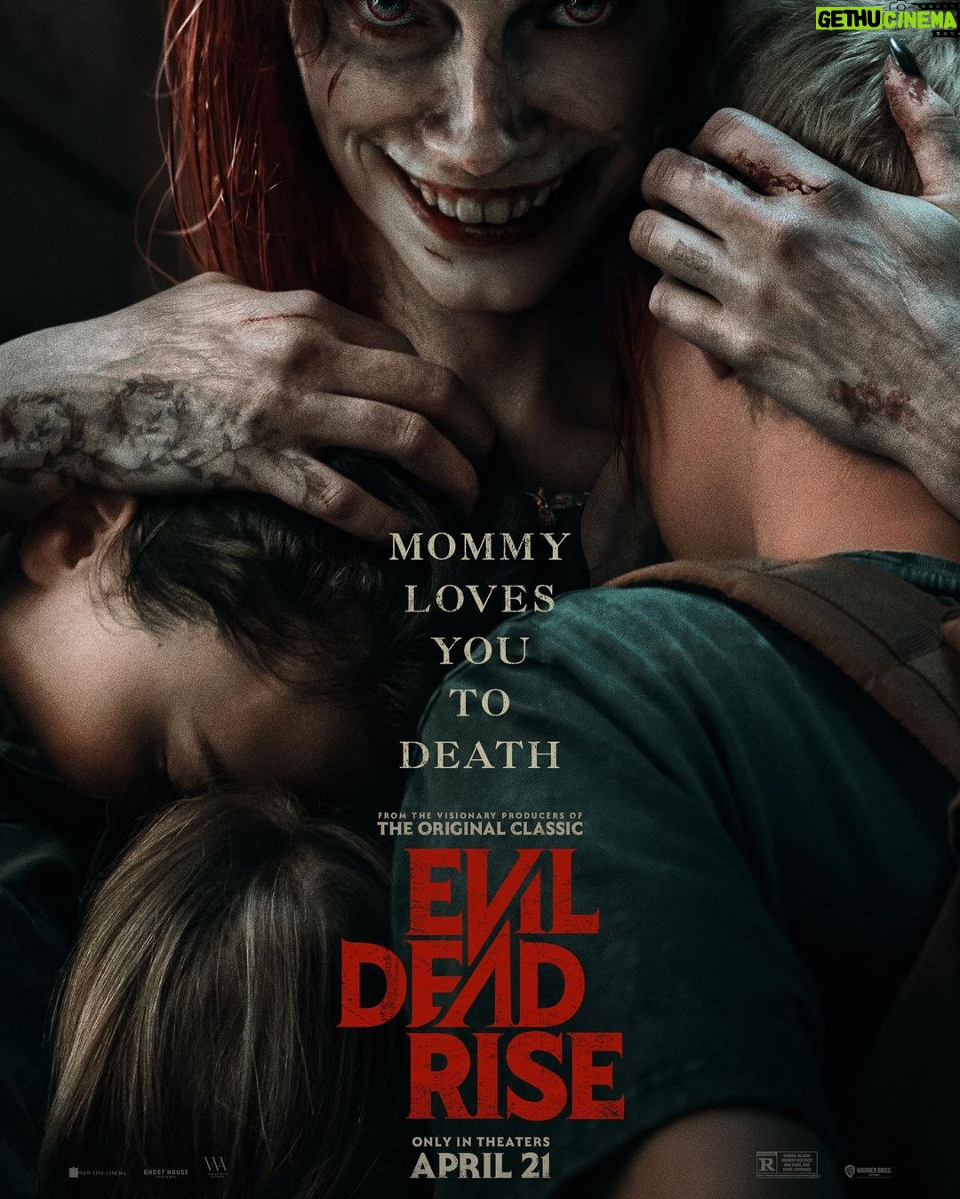 Gabrielle Echols - 7K Likes - Just a wholesome family embrace. Nothing to see here ;)
#EvilDeadRise coming out April 21st🩸