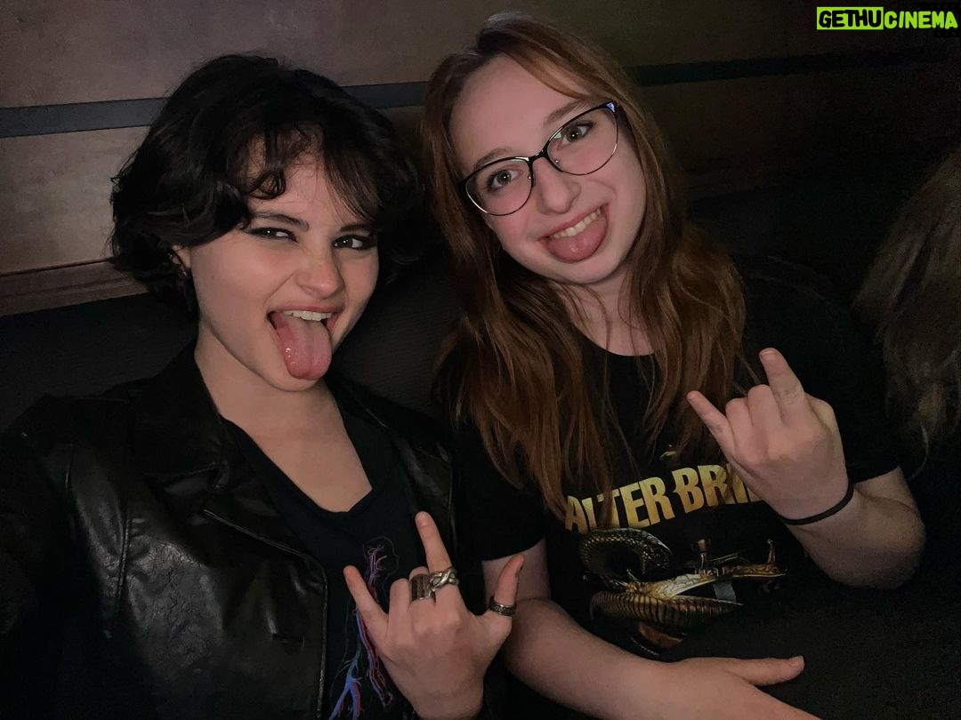 Gabrielle Echols - 4.8K Likes - Concert with Cam:)