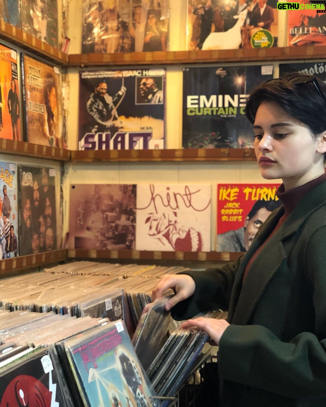 Gabrielle Echols - 3.9K Likes - Dani California has been playing in my head non-stop.
#ponsonby
#nz
#vinyls
#thriftshops
#searchanddestroy
#nofilter