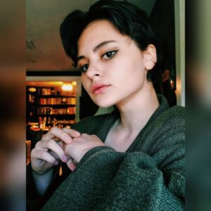 Gabrielle Echols Instagram - I think I found my favorite color :b

.
.
.
.
.
.
.
#green #greeneyes #blazerstyle