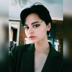 Gabrielle Echols Instagram - I think I found my favorite color :b

.
.
.
.
.
.
.
#green #greeneyes #blazerstyle