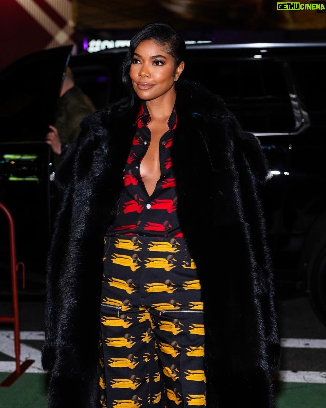 Gabrielle Union Instagram - knight on the town with @burberry 🌃