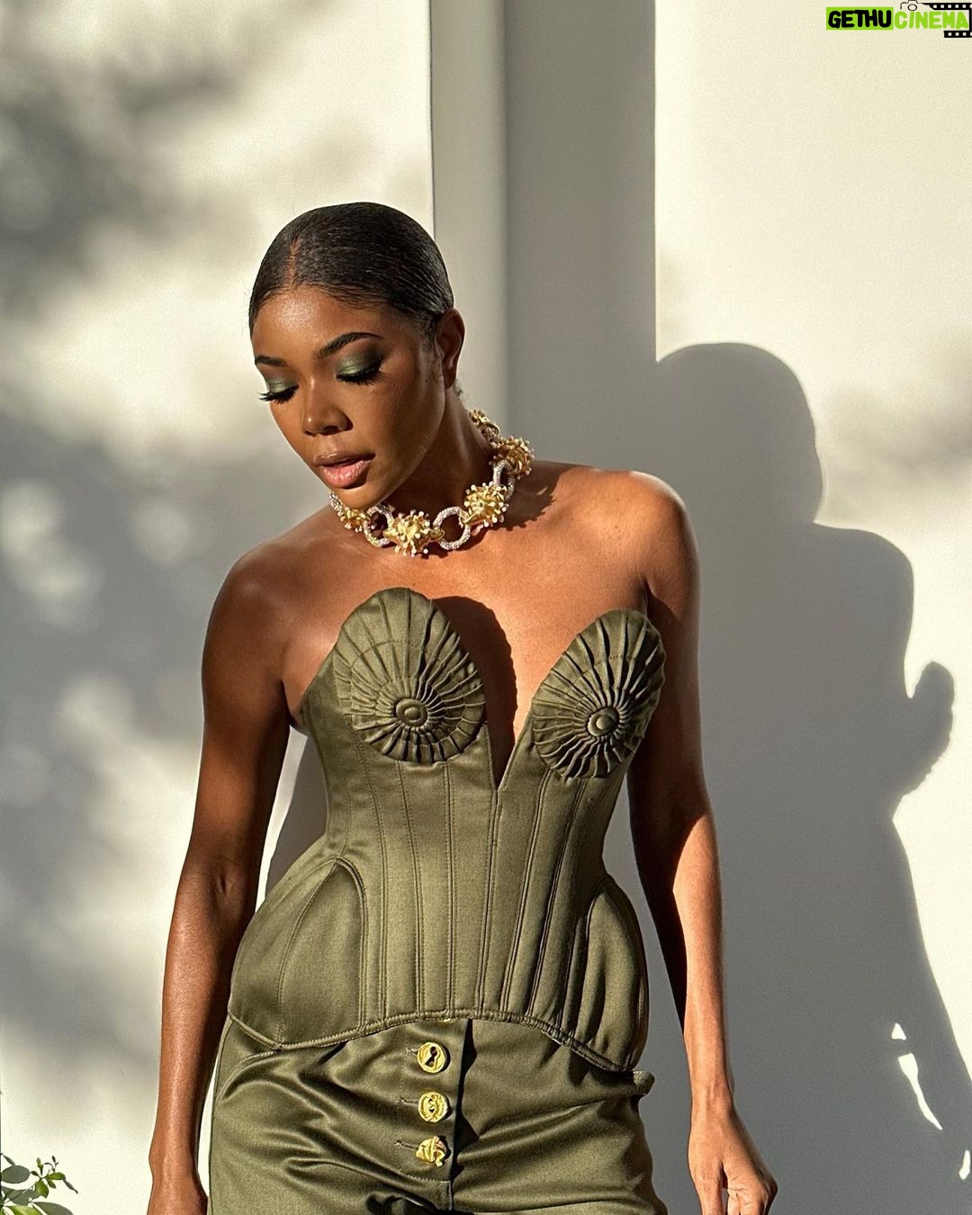 Gabrielle Union Instagram - a @schiaparelli night ✨ welcome to LA @danielroseberry 😘