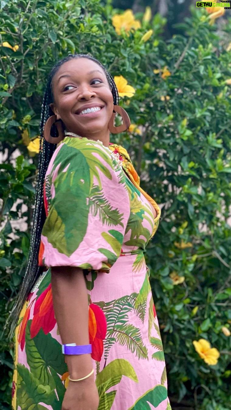 Gabrielle Union Instagram - Happy Birthday Tia’!!!!!!! Nothing tops our adventures, our dance parties, our singalongs and being loved by you 🖤 I hope this year brings abundance in every way you desire. You deserve it. You are worth it. And we are cheering for you every step of the way!! We love you @t_to_the_u!!!