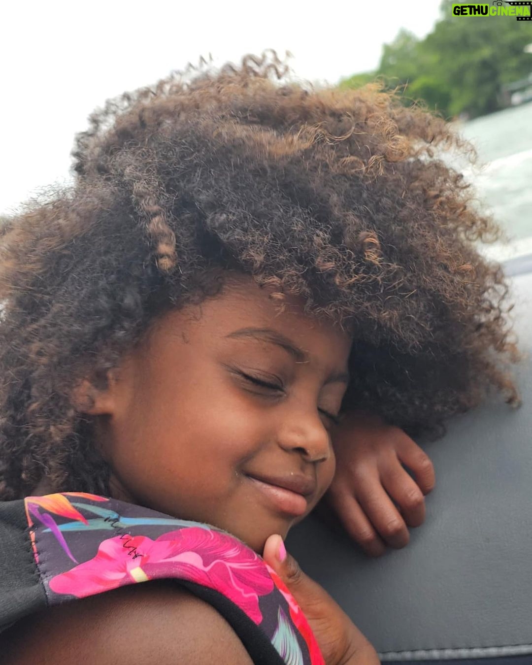 Gabrielle Union Instagram - Waded for moments like this 🖤 #HOFSummer #LakeLife #maythe4thbewithyou #TeamBosh THANK YOU @chrisbosh @mrsadriennebosh 🖤