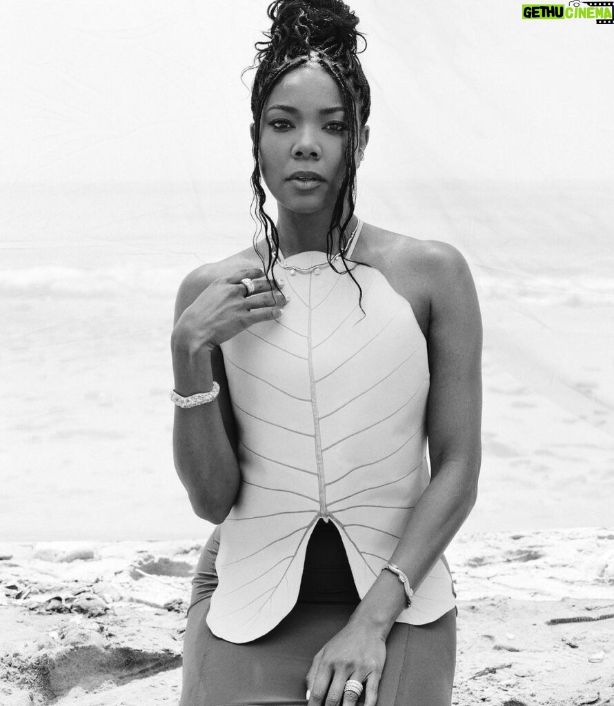 Gabrielle Union Instagram - The beauty is coming out of your shell 🐚 @onlynaturaldiamonds Spring/Summer Cover 2023 Words by: @christinerwhitney Photographer/Director: @sheekswinsalways Stylist: @thomaschristos Hair: @larryjarahsims Makeup: @fionastiles Manicurist: @thuybnguyen Bookings Editor: @glyniscostin Creative Production: @petty_cash_production Director of Photography: @rajdebah Photo Assistants: @keithkleiner @peterbaker42 @blacksesamebean Set Design: @winstonstudios @carlosanthonylopez @jchoi_ Fashion Assistant: @sydengelhart