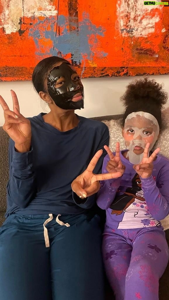 Gabrielle Union Instagram - Giving love and care is just as important as teaching it 💜