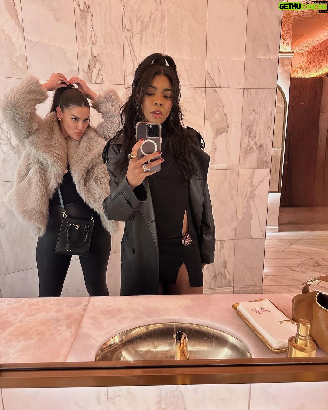 Gabrielle Union Instagram - When I bet on myself, I double down #vegas