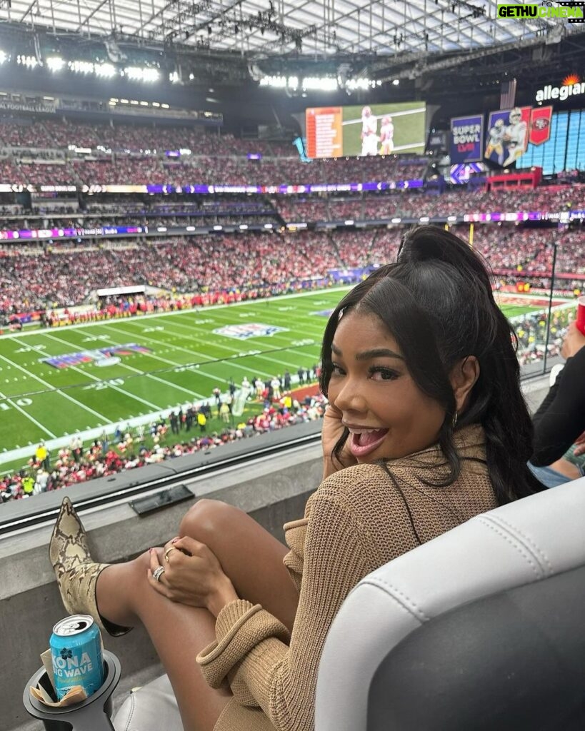 Gabrielle Union Instagram - I’m here for Usher but I hope the 49ers win ☺️