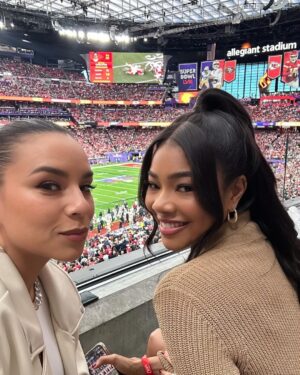 Gabrielle Union Instagram - I’m here for Usher but I hope the 49ers win ☺️