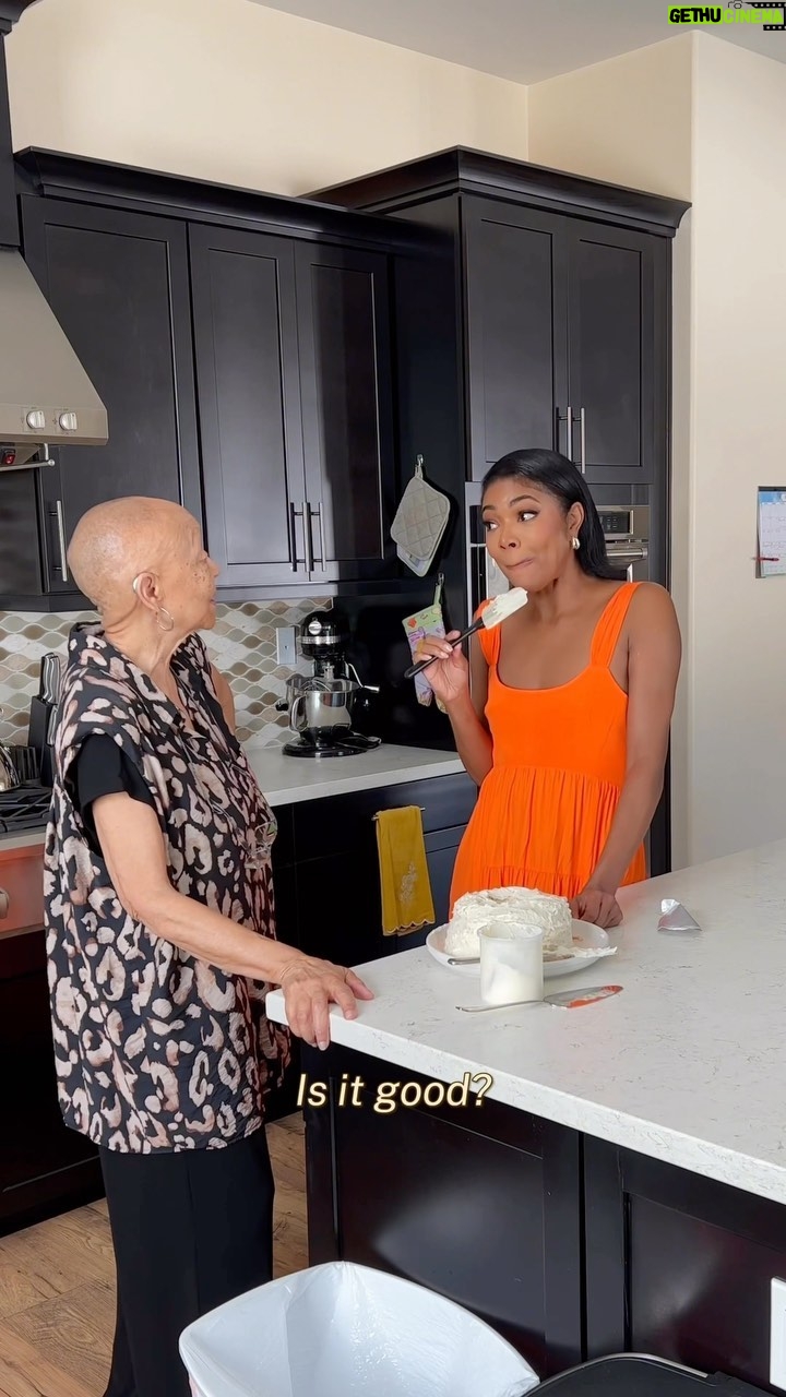 Gabrielle Union Instagram - Whenever I @ring she can’t help but answer! #ad Happy Good Neighbor Day! #goodneighboreveryday
