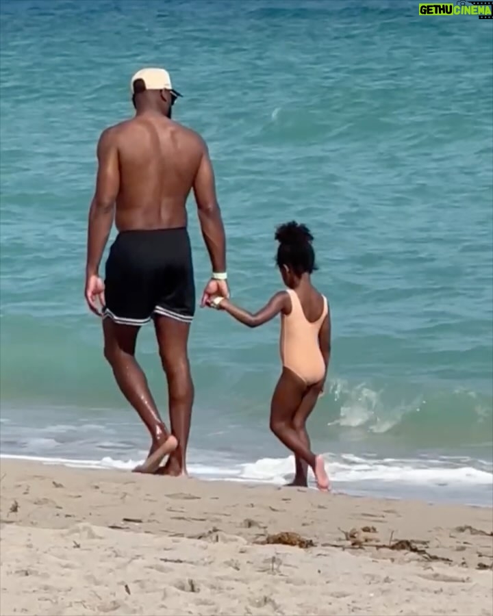 Gabrielle Union - 347K Likes - Extra without the charge 😙