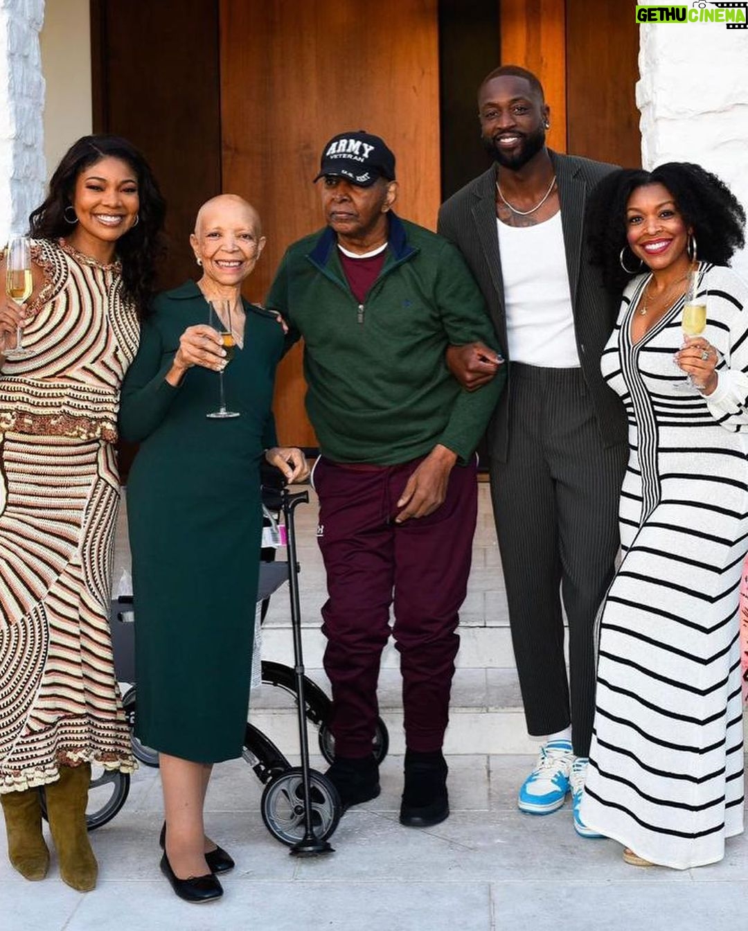 Gabrielle Union Instagram - Thankful for the ones we hold close 💜