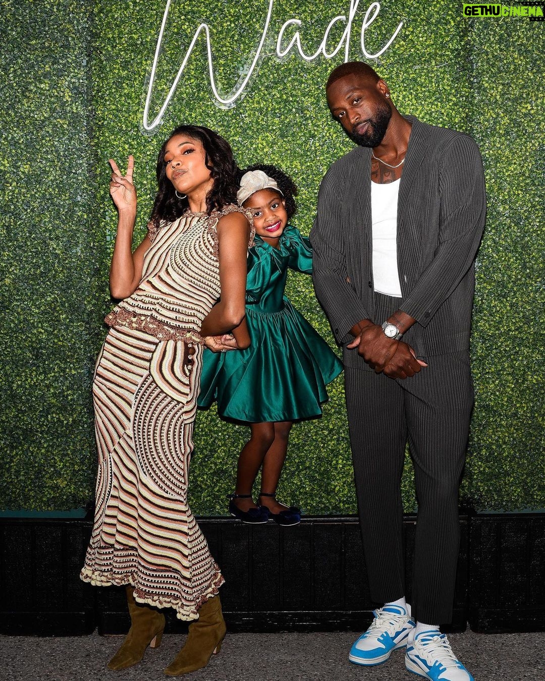 Gabrielle Union Instagram - Thankful for the ones we hold close 💜