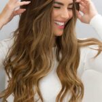 Gaby Espino Instagram - Les jurooo que el @sharkbeauty FlexStyle será lo ÚNICO que usarán para arreglarse el cabello!!!! Tiene TODO EN UNO!!! Además cuida tu cabello, es mega rápido de usar y van a poder lograr múltiples estilos! Liso, ondulado o con mucho volumen: la elección es tuya!!! Cuál me quedó mejor? Liso/Ondulado #SharkFlexStyle #SponsoredBySharkBeauty