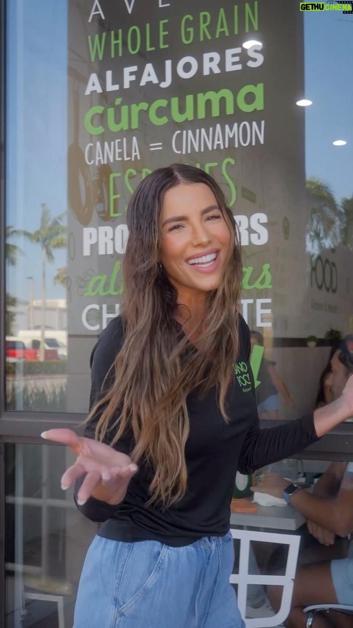 Gaby Espino Instagram - Obvioo q se puede comer rico y saludable!!! No sΓ© q seria de mΓ, sin ellos jaja ππΌππΌππΌππΌ los amooo @sanofoodmiami ππππ Miami, Florida