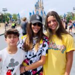 Gaby Espino Instagram - Donde los sueños se hacen realidad ✨ En el lugar más feliz de la tierra, Disney! Compartiendo con mis hijos la magia de creer... Simplemente inolvidable! GRACIASSSS @disneyworld.latino #allthedisneythrills Disney World