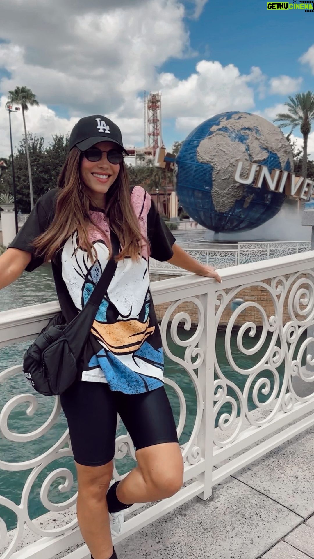 Gaby Espino Instagram - Gracias a @yuliotravel @yuliotravelusa por organizar mi hospedaje, el auto para el traslado, y hasta los tickets para disfrutar de los parques en Orlando! Lo mejor, la opción del Express Pass para no pasar horas en las filas. Si aún no sabes a donde llevar a tu familia este verano, ellos son la mejor opción! Se encargan de todo, para que no tengas que preocuparte por nada! Tú solamente vas y disfrutas! #yuliotravel #yuliotravelusa #summerbreak #vacacionesenorlando #ticketuniversal