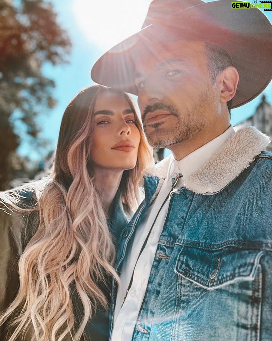 Gaby Espino Instagram - Hoy cumple años una de las personas más bellas , especiales e importantes de mi vida… @alexdelamadrid Que sigan las carcajadas, nuestras aventuras… Q se sigan multiplicando las bendiciones, y q siempre seas felizzzzz! Te amo muchoooo! Gracias por ser mi familia 🤍🙏🏻