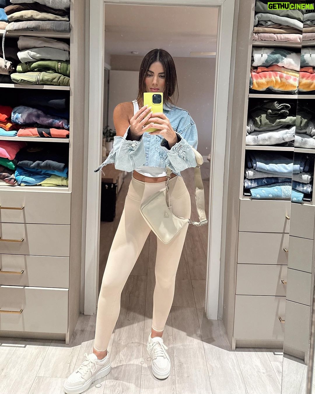 Gaby Espino Instagram - Amooooo mis mañanas, son mi regalo del día!!!! Entreno, desayuno, medito, hago journaling. Y estoy enamorada de los looks de @winropadeportiva @winfitnesswear.usa para mis entrenamientos! Les comparto su website www.winfitnesswear.com hay bellezaasss! Y con el codigo GABY, tienen un 20% OFF Qué harás hoy por ti?