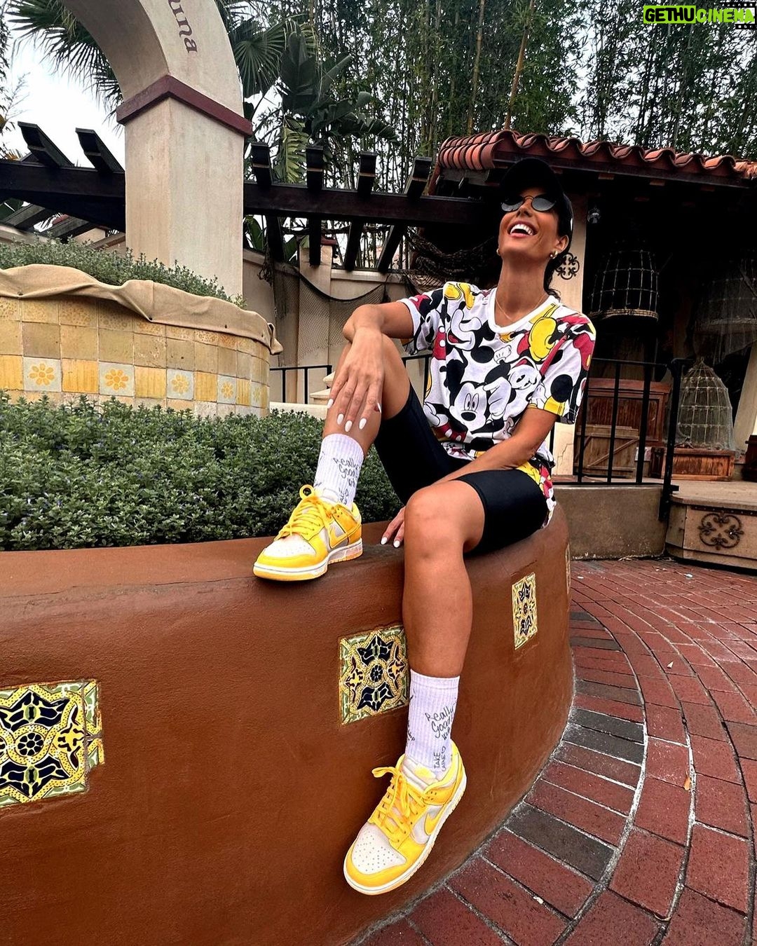 Gaby Espino Instagram - Amar-y-ya π£β¨πΌπ« @gabyespino rocking her #SUELA kicks!π«Άπ» Remember we are open today until 8pm, so pass by our store & get fresh sneaks for the weekend!π #SUELAmiami Disney World