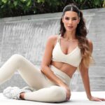 Gaby Espino Instagram - Añadimos nuevos sets a la colección! Top fit corto en V y leggings de cintura alta, ufff! 🔥 ya disponible en cualquier parte del mundo www.winfitnesswear.com @winfitnesswear.usa @winropadeportiva