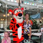 Gaby Espino Instagram - La verdadera felicidad solo se siente… no te la pierdas; no la dejes pasar. ❤️ Por aquí ando… viviendo…! Realmente feliz 🥹 @disneyworld.latino #allthedisneythrills