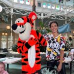 Gaby Espino Instagram - La verdadera felicidad solo se siente… no te la pierdas; no la dejes pasar. ❤️ Por aquí ando… viviendo…! Realmente feliz 🥹 @disneyworld.latino #allthedisneythrills