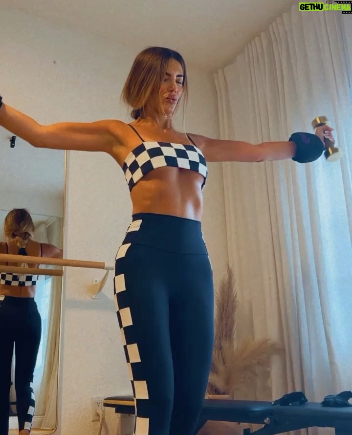 Gaby Espino Instagram - Where attention goes, energy flows..! Mรกs nadaaaaa! ๐๐๐ฅ