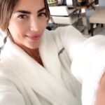 Gaby Espino Instagram – Hoy mi familia de @neutrogena me consintió! La @drberthabaum y @keyla.aesthetics convirtieron mi casa en un spa por el día, donde tuve la oportunidad de probar y conocer la nueva linea Hydro Boost+ para elevar mi rutina diaria, renovar mi piel y mantenerla hidratada. Gracias por ayudar a relajarme con un facial único y recargar energías. Son lo máximo! #neutrogena #neutrogenapartner Miami Florida