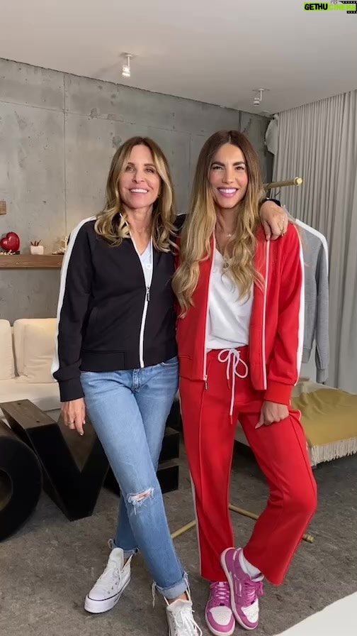 Gaby Espino Instagram - Ya casi vamos on-air con @peacelovealina en @qvc @peaceloveworld 🤍