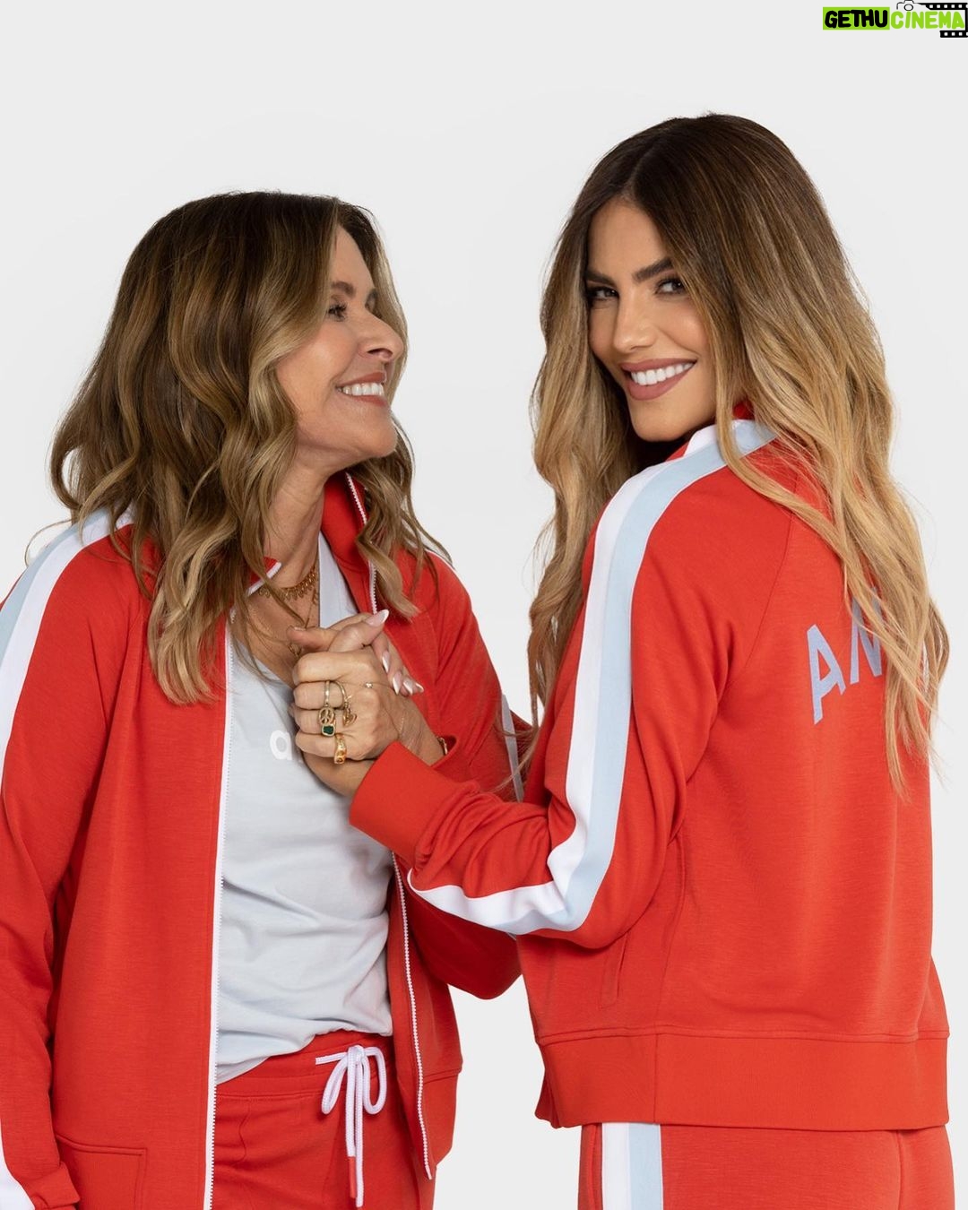 Gaby Espino Instagram - Heyyy, mañana estaremos presentando la colección Gaby Espino x Peace Love World @peaceloveworld @peacelovealina en @despiertamerica x #univision Los esperooooo!!! ❤️