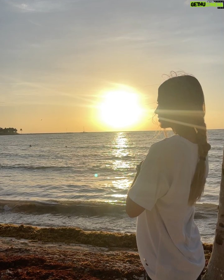 Gaby Espino Instagram - Una experiencia amorosa y completamente transformadora… 🤍🙏🏻 Gracias 🤍 @juanlucasmartinoficial #RetiroCancun2022