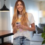Gaby Espino Instagram - Así estaré los 2 días de @amazon #PrimeDay julio 12 y 13! La mejor parte es que si todavía no eres miembro de Prime, qué esperas?? Aún estás a tiempo para disfrutar de #LivingLaVidaPrime y hacerte miembro de Amazon Prime. Disfrutarás de las ofertas únicas. Ya yo compré un par de cositas y voy por más en #PrimeDay para aprovechar hasta el 40% de descuento en varios estilos de Levi’s que amo, y hasta 30% en licuadoras Vitamix para mis jugos naturales.