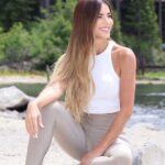 Gaby Espino Instagram - #tbt Un viaje espectacular a Lake Tahoe junto a un grupo de amigas y súper consentidas por mi familia de @neutrogena. Definitivamente tuvimos momentos inolvidables, disfrutamos experiencias únicas, y sobre todo aprovechamos de aprender sobre las mejores maneras de cuidar de nuestra piel ante el sol. Donde sea que estes, es importante que usemos protectores solares. Escoge el producto que mejor funcione para ti, en mi caso el Ultra Sheer Face Serum SPF 60 de @neutrogena me encanta, porque se siente super ligero y es fácil de tener a la mano siempre. Recuerda, los daños del sol se demuestran con el paso de los años, cuando empiezan a salir esas arrugas prematuras o manchas incontrolables. Asi que empieza hoy a cuidar de tu piel y verás como podrás mantenerla luciendo sana y joven. Tu misma te lo agradecerás! #NeutrogenaPartner #WhyISunscreen