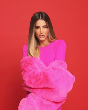 Gaby Espino Instagram - Sin maquillaje soy fantástica, maquillada soy una jodida obra de arte…! 🤷🏻‍♀️🤪
Thanks:
@cleimarphotography 
@britneymartinss 
@marv.makeup 
 @magdayamin
@tatanmiami
@armandeusbrickell