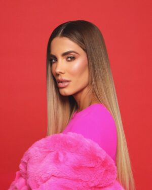 Gaby Espino Instagram - Sin maquillaje soy fantástica, maquillada soy una jodida obra de arte…! 🤷🏻‍♀️🤪
Thanks:
@cleimarphotography 
@britneymartinss 
@marv.makeup 
 @magdayamin
@tatanmiami
@armandeusbrickell