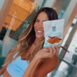 Gaby Espino Instagram - Ya probaron esta delicia???? Los nuevos bites de @yesyoucan son el snack saladito perfecto. Con 18g de proteína y cero sentimiento de pecado! Con sabor a bbq ufff!!! 🤪🤪🤪🤪 Los pueden ordenar en yesyoucan.com o llamando al 1-888-988-5515