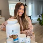 Gaby Espino Instagram - Heyyy… en este mes tan especial quiero empoderarlas con salud. Y que mejor forma que con el programa #detox 7 días de @yesyoucan que tiene todo lo que necesitas.  Estaré seleccionando a una mujer con actitud YES YOU CAN! para que reciba GRATIS un #detox7dias y comience conmigo su proceso. ¿Cómo participar? 1. Sigue a @yesyoucan 2. Dinos por qué quieres lograr tu meta y que te hace una mujer especial en los comentarios. 3. Nomina a otra mujer, ¡etiquétala! Mucha suerteeee!!! - valido en USA y Venezuela - válido desde el 03/25 hasta 04/04 (hora del Pacífico) - La ganadora será seleccionada al azar y notificada vía DM. Será contactada por @yesyoucan directamente POR FAVOR NO proporcione su información personal a cualquier cuenta de terceros. #sorteovalido 🇺🇸🇻🇪 - sorteo completamente independiente de Instagram Miami, Florida