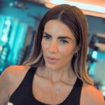Gaby Espino Instagram - Actúa como si el resultado de tus sueños ya se cumplió ✨ Enfocada al 💯 con esta nueva semana. Una de mis metas este 2022 es definir, por eso mi rutina de pesas es sagrada todas las mañanas, aquí les comparto un poquito 🤪🤪🤪 y como saben que no soy muy amante del agua, siempre llevo conmigo mi Aloe Vera de @yesyoucan. Es lo máximo, le da un gusto delicioso al agua, y sin azúcar o cafeína añadida. Ya los pueden ordenar en Amazon.com, en yesyoucan.com o llamando al 1-888-988-5515 #yesyoucan