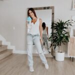 Gaby Espino Instagram - Enfocada al 100%, no solo en la rutina de mis entrenamientos, sino también en mis 3 comidas diarias. Desayuno, almuerzo y cena... y entre comidas incluyo como snack el #proteinshake de @yesyoucan que me brinda 15g de proteína, me ayuda a mantener la masa muscular, y a controlar el apetito. Si están en proceso de mantenimiento, es una excelente opción. Siempre lo llevo conmigo. Yo amo el Choco Brownie y tú?! Lo pueden ordenar en yesyoucan.com/gabyespino, llamando al 888-210-8388, o en Amazon. #yesyoucan #transformationchallenge #yesyoucancoach #yesyoucanvenezuela #yesyoucanmexico