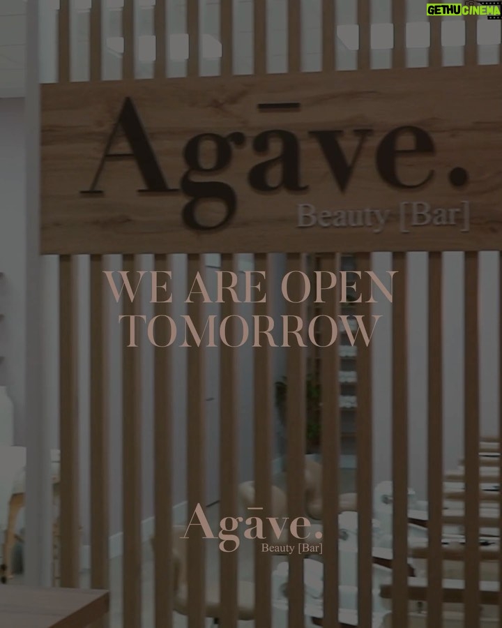 Gaby Espino Instagram - A partir de mañana los espero en @agavebeautybarmiami 🤍🤍🤍 Book Now! Ve a mis stories y swipe up para hacer tu cita!! #TheBeautyBarConcept