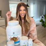 Gaby Espino Instagram - Heyyy… en este mes tan especial quiero empoderarlas con salud. Y que mejor forma que con el programa #detox 7 días de @yesyoucan que tiene todo lo que necesitas.  Estaré seleccionando a una mujer con actitud YES YOU CAN! para que reciba GRATIS un #detox7dias y comience conmigo su proceso. ¿Cómo participar? 1. Sigue a @yesyoucan 2. Dinos por qué quieres lograr tu meta y que te hace una mujer especial en los comentarios. 3. Nomina a otra mujer, ¡etiquétala! Mucha suerteeee!!! - valido en USA y Venezuela - válido desde el 03/25 hasta 04/04 (hora del Pacífico) - La ganadora será seleccionada al azar y notificada vía DM. Será contactada por @yesyoucan directamente POR FAVOR NO proporcione su información personal a cualquier cuenta de terceros. #sorteovalido 🇺🇸🇻🇪 - sorteo completamente independiente de Instagram Miami, Florida