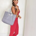 Gaby Espino Instagram - Heyyy... NEW COLOR ALERT para Christmas ❤️ PRE-SALE ❤️ Desde hoy puedes hacer tu pedido de mi set rojo EDICIÓN LIMITADA en collab con @winfitnesswear.usa Y este set viene con un regalo. Por compras mayores a $119.00 te llevas gratis un Tote Bag! 🎁 Vayan ya a www.winfitnesswear.com Acuérdense que pueden ordenar desde cualquier parte del mundo, ¡Stock limitado!