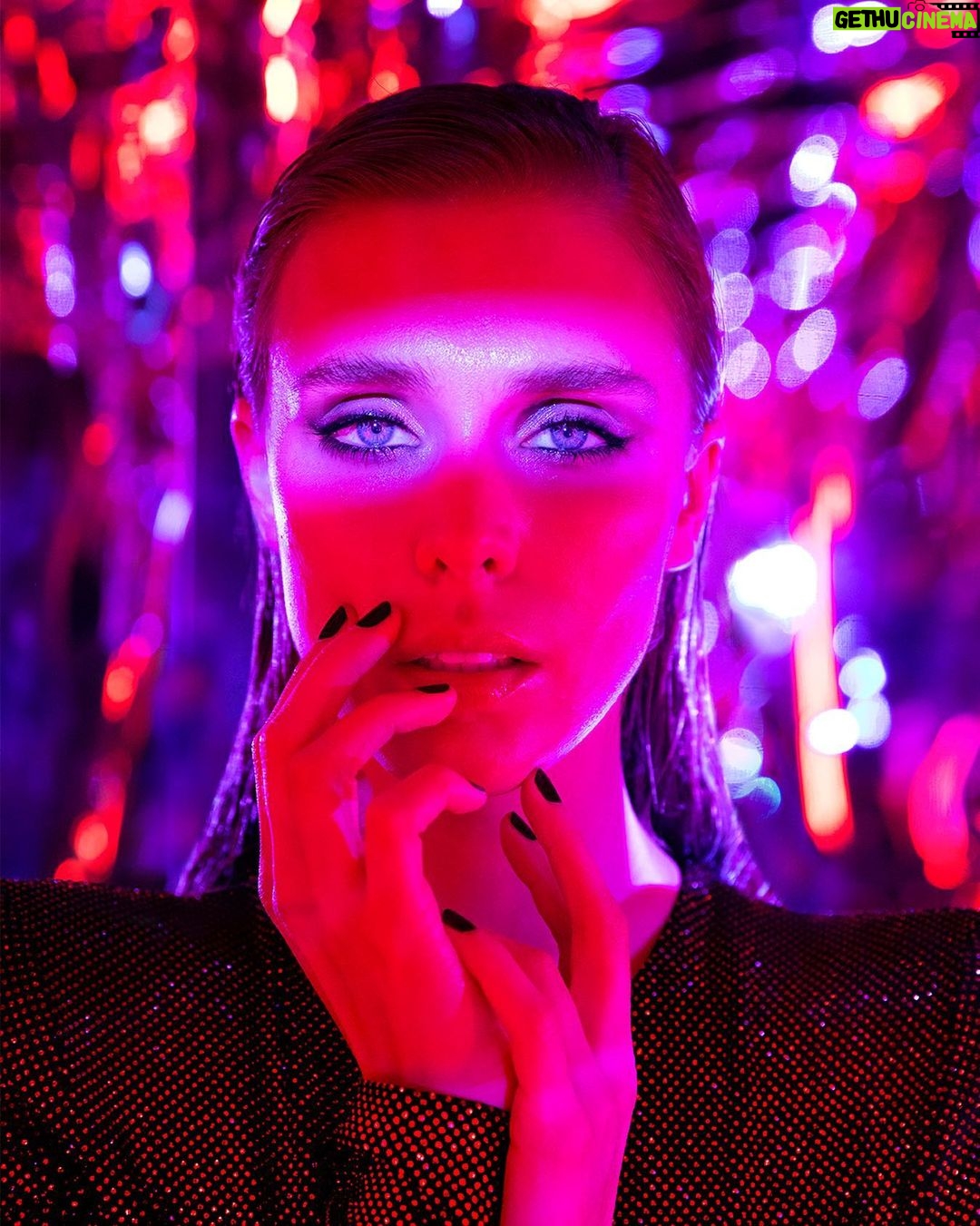 Gaia Weiss - 4K Likes - Featuring Gaïa Weiss @gaiaweiss | @zzoimage
✨🧬✨
Photographer Clement Dezelus @clementdezelus
Creative Director Azadeh Zoraghi @azadehzoraghi
Stylist Clément Lomellini @clementlomellini
MakeUp Megumi Itano @megumitanomakeup @callisteagency
Hair Alan Antoine @alanantoinehair
Photo team @zoecavaro @elviratiaou @bettinanuwendam
Special Thank You to Emmanuel Rybojad and her team @emmanuellerybojad
✨
Dress @alexandrevauthier
✨
#gaiaweiss #narcissemagazine #issue11