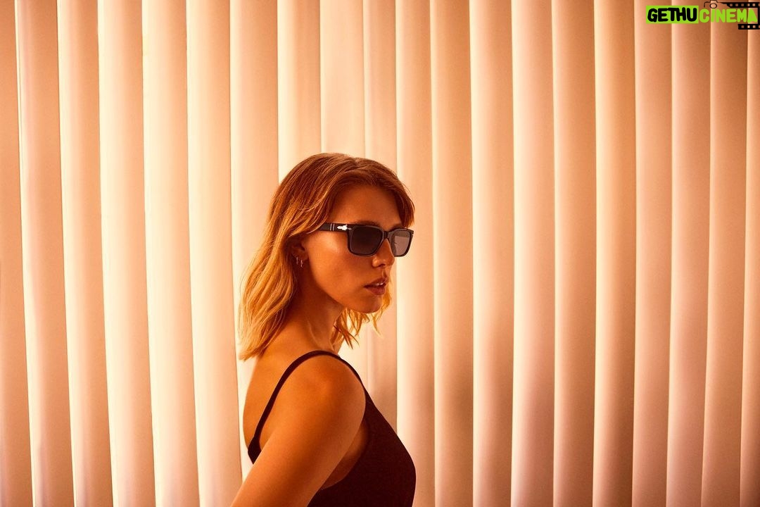 Gaia Weiss Instagram - I’m delighted to give you a first look at my recent collaboration, introducing the new Framed by @persol capsule collection, an ode to the everlasting bond between #persol and cinema through decades. It’s all about how you frame it, how you set up your own stage. 🎬 #adv